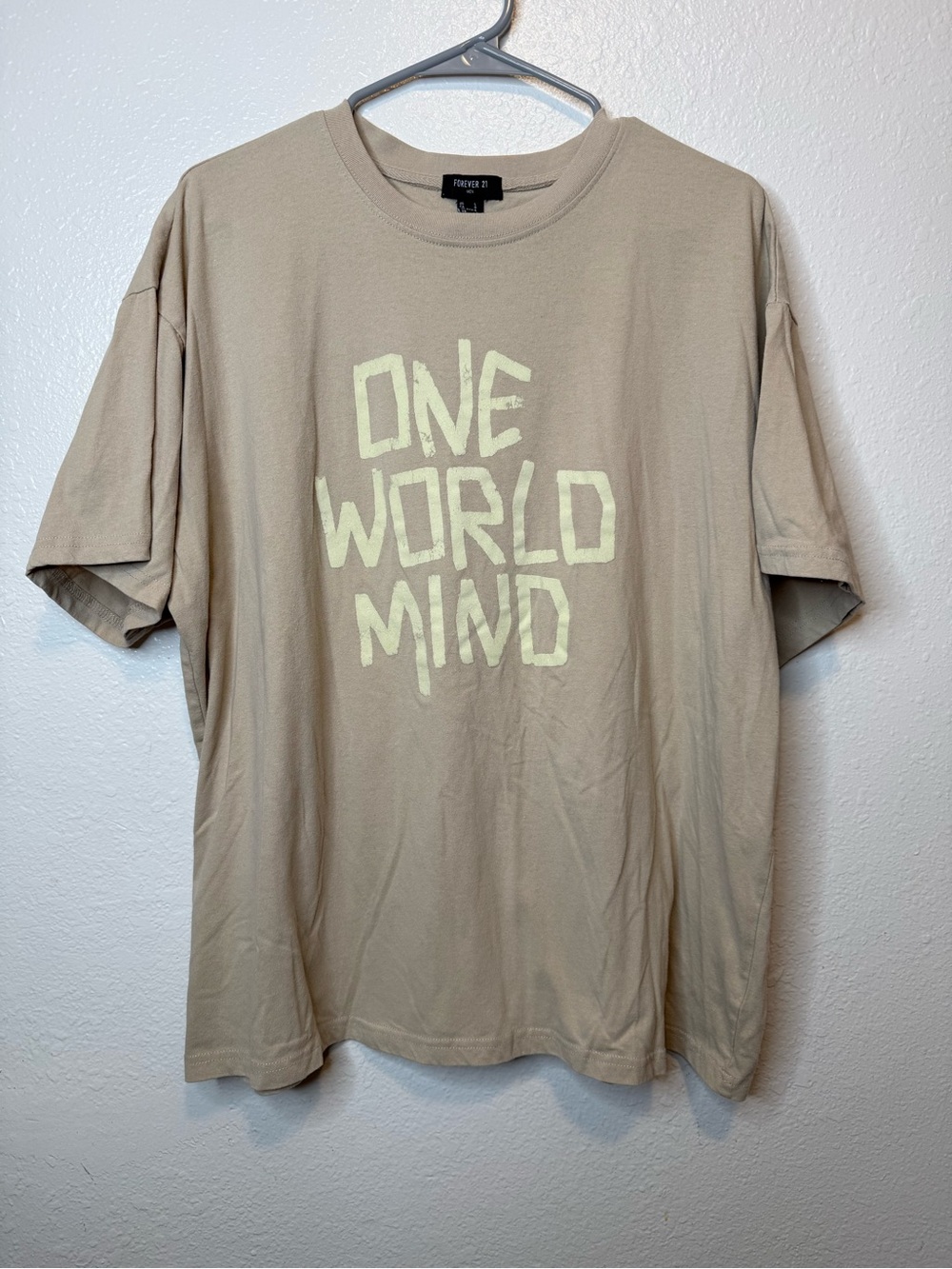 Forever 21 Men’s One World Mind T-shirt Tan Oatmeal Size Large Skater Graphic